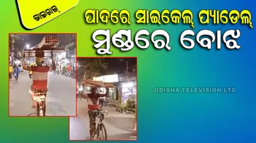 Man running cycle without holding handle