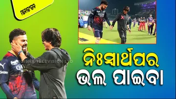 Shah Rukh Khan Shows Love To Virat Kohli