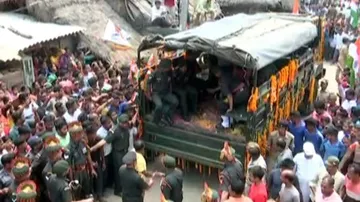 ସହିଦଙ୍କୁ ସଲାମ୍‌ ଦେବା ପାଇଁ ହଜାର ହଜାର ଲୋକ ଏକାଠି ହେଲେ