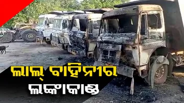 Maoists torch 9 vehicles