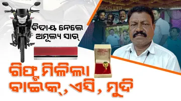 Students bid farewell to teacher