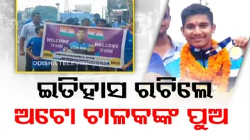 Auto Driver Son Wins Commonwealth Championship