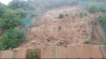 ଜୁଡ଼ିଆ ଘାଟିରେ ଧସିଲା ପାହାଡ