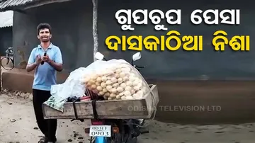 Vendor sells gupchup