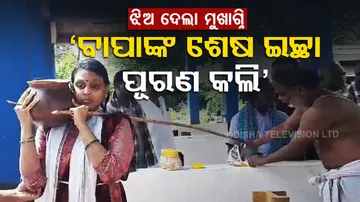 Girl performs last rites for father in Nabarangpur