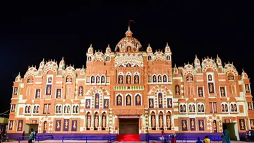 ସବୁଥର ଭଳି ଏଥର ବି ନୂଆ କରିବାର ଝୁଙ୍କରେ ରାଜଧାନୀ; ସୁଉଚ୍ଚ ତୋରଣ ସାଙ୍ଗକୁ ରଙ୍ଗୀନ ଆଲୋକ ସଜ୍ଜା