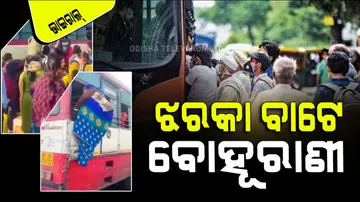 woman to enter bus from window