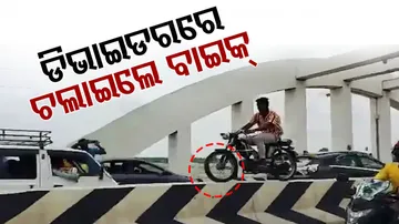 Viral Video: Drive on Road Divider