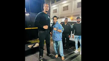 Sunil kumar sarkata of stree 2 who is a police constable