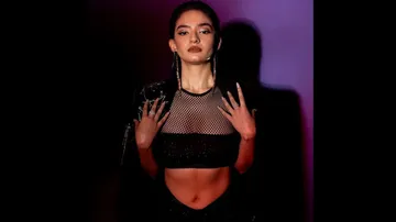 Anushka sen shared photos in stylish black outfit