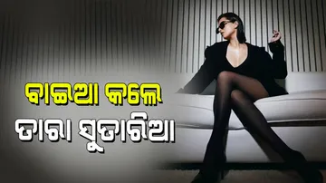 Tara Sutaria: ଡିପ୍ ନେକ୍ ବ୍ଲେଜର୍ ପିନ୍ଧି ତାରା ସୁତାରିଆ ଦେଲେ ସିଜଲିଂ ଲୁକ୍; ଲୋକେ ଦିବାନା