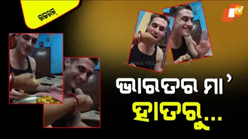 Indian mother feeds American blogger with her hands