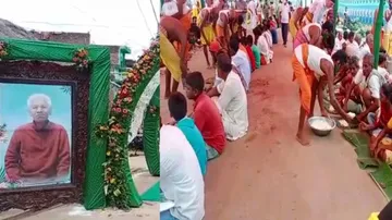 କରୋନା କଟକଣାକୁ ଚଟକଣା ! ଆଇନ୍‌ର ଧଜିଆ ଉଡାଇଲା ବିଧାୟକଙ୍କ ଭୋଜି