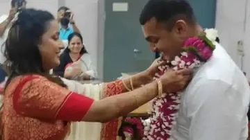 ମାତ୍ର ୫୦୦ ଟଙ୍କାରେ ବିବାହ କଲେ ମାଜିଷ୍ଟ୍ରେଟ୍‌