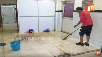 SCB ଭିତରେ ନର୍ଦ୍ଦମା ପାଣି