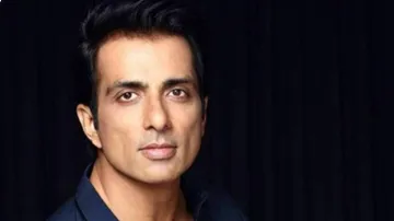 ରାସ୍ତାକଡ ଚପଲ ଦୋକାନକୁ ପ୍ରମୋଶନ କଲେ ସୋନୁ