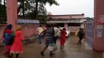 ଚାଲିଛି ଉପକୂଳିଆ ଲୋକଙ୍କୁ ସ୍ଥାନାନ୍ତର