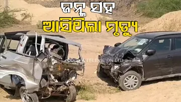 New Born Die After 1 Hour Of Birth In Road Accident