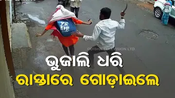 Woman Attacked by Man With A Machete In Pune