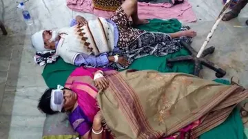 ଡମ୍ପରକୁ ଧକ୍କା ଦେଲା ବସ୍‌: ୧୦ ଆହତ, ୪ ଗୁରୁତର