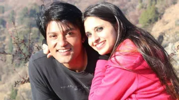 ନିଜଠୁ ୧୪ ବର୍ଷ ସାନ ଝିଅକୁ ବାହା ହୋଇଥିଲେ , ବାହାଘର ପରେ ଚାଷ କରୁଛନ୍ତି ଏହି ଅଭିନେତା   