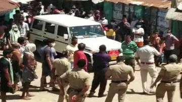 ତହସିଲଦାରଙ୍କୁ ଅଟକାଇଲେ ସ୍ଥାନୀୟ ଲୋକେ