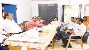 ଆରଆଇଙ୍କୁ ଆକ୍ରମଣ