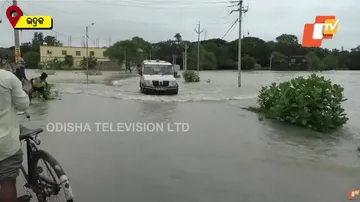 ବର୍ଷାରେ ବେହାଲ ଭଦ୍ରକ: ଘର ଭୁଶୁଡ଼ିଲା, ସରକାରୀ ଅଫିସ‌ରେ ପାଣି ପଶିଲା