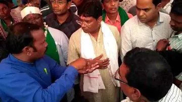 ବିଜେଡି ପ୍ରାର୍ଥୀ ପୁଷ୍ପେନ୍ଦ୍ର ସିଂହଦେଓଙ୍କୁ ବିରୋଧ, ଭିଡିଓ ଭାଇରାଲ୍‌