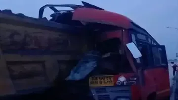 ବସ୍‌କୁ ପିଟିଦେଲା ଡମ୍ପର, ୩ ପ୍ରବାସୀ ଶ୍ରମିକଙ୍କ ସମେତ ୪ ମୃତ