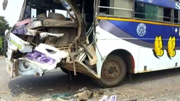 କୋଭିଡ୍ ଟେଷ୍ଟ ପାଇଁ ସାମ୍ପୁଲ ନେଇ ଯାଉଥିବା ବସ୍‌ ଦୁର୍ଘଟଣାଗ୍ରସ୍ତ