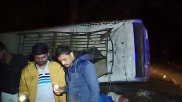 ଘାଟିରେ ଓଲଟି ପଡ଼ିଲା ପିକ୍‌ନିକ ବସ୍‌