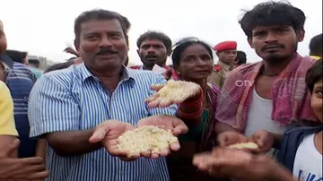 ରିଲିଫ୍‌ରେ ପୋକରା ଚାଉଳ ମିଳିଥିବା ଅଭିଯୋଗ