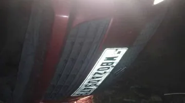 କାର୍‌କୁ ଷ୍ଟାର୍ଟରେ ରଖି ମୋବାଇଲରେ ଫଟୋ ଉଠାଇବା ହେଲା କାଳ