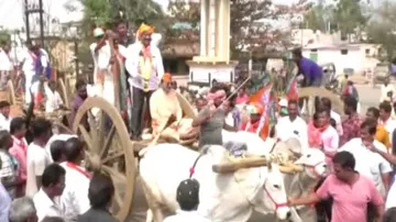 ଶଗଡ଼ରେ ଯାଇ ଜିଲ୍ଲାପାଳଙ୍କ କାର୍ଯ୍ୟାଳୟ ଘେରାଉ କଲେ ବିଧାୟକ