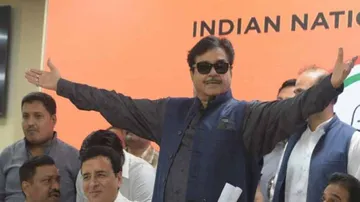 କଂଗ୍ରେସରେ ମିଶିଲେ ଶତ୍ରୁଘ୍ନ ସିହ୍ନା