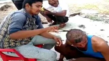 କରୋନାକୁ ଡରି ଶୁଦ୍ଧିକ୍ରିୟାକୁ ଆସିଲାନି ବାରିକ, ପରସ୍ପରକୁ ଲଣ୍ଡା କଲେ ପରିବାର