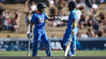 ପ୍ରଥମ ଦିନିକିଆ : ନ୍ୟୁଜିଲ୍ୟାଣ୍ଡକୁ ୩୪୮ ରନ୍‌ର ଟାର୍ଗେଟ୍‌ ଦେଲା ଭାରତ