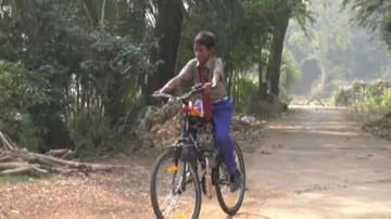 ସାଇକେଲରେ ବାଇକର ମଜା