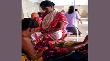 ରୋଗୀଙ୍କୁ ଇଞ୍ଜେକସନ୍ ଦେଲେ ସଫେଇ କର୍ମଚାରୀ !