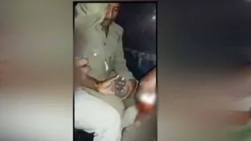 ଭାଇରାଲ୍ ହୋଇଛି ଅବକାରୀ କର୍ମଚାରୀଙ୍କ ମଦ୍ୟପାନର ଭିଡିଓ !