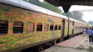 ଅଟକି ରହିଛି ଦୂରନ୍ତ ଏକ୍ସପ୍ରେସ୍