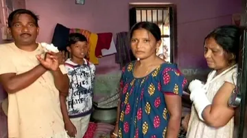 ଗୋଟିଏ ପରିବାରକୁ ସଂଘବଦ୍ଧ ଆକ୍ରମଣ