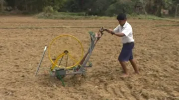 କୃଷି ଯନ୍ତ୍ର ତିଆରି କରି ଚର୍ଚ୍ଚାରେ ୭ମ ଶ୍ରେଣୀ ଛାତ୍ର