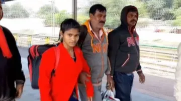 ୮ ବର୍ଷ ପରେ ବାପା-ଝିଅ ଭେଟାଭେଟି