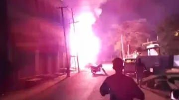 ବିଦ୍ୟୁତ୍‌ ଖୁଣ୍ଟରୁ ବାହାରିଲା ନିଆଁ