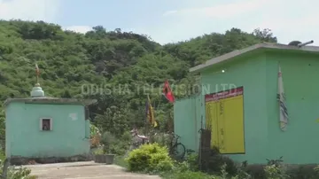 ପର୍ବତ ଉପରେ ଐତିହାସିକ କିମ୍ବଦନ୍ତୀ : ଗୁମ୍ଫା ଭିତରେ ପୂଜା ପାଉଛନ୍ତି କୋଟେଶ୍ୱର ମହାଦେବ