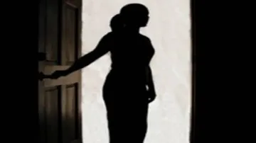 ମାଆ-ପୁଅଙ୍କୁ ଧରିଲେ ସାହି ମହିଳା : ଘରେ କରୁଥିଲେ ଏମିତି ବେପାର