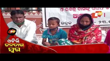 Bhadrak Man Stages Protest Outside Collector’s Office Seeking Justice I OTV Janatara Swara