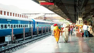 ଟ୍ରେନ ଯାତ୍ରୀଙ୍କ ଲାଗି ଖୁସି ଖବର! ବର୍ତ୍ତମାନ ରେଳ ଟିକେଟ୍ ଅନ୍ୟ ଜଣଙ୍କ ନାଁକୁ ଟ୍ରାନ୍ସଫର ହୋଇପାରିବ, ଜାଣନ୍ତୁ କିପରି